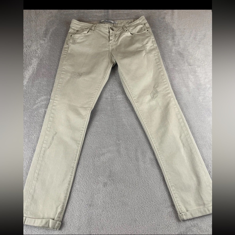 Leara woman Slim Fit Premium Denim distressed jeans size 6